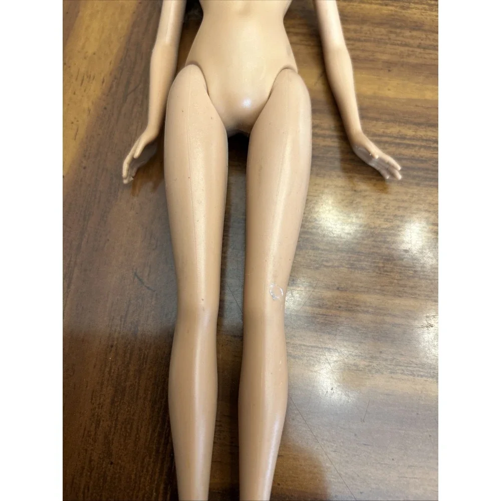 2005 Mattel Barbie‎ Doll Brown Hair Braids Green Earrings
